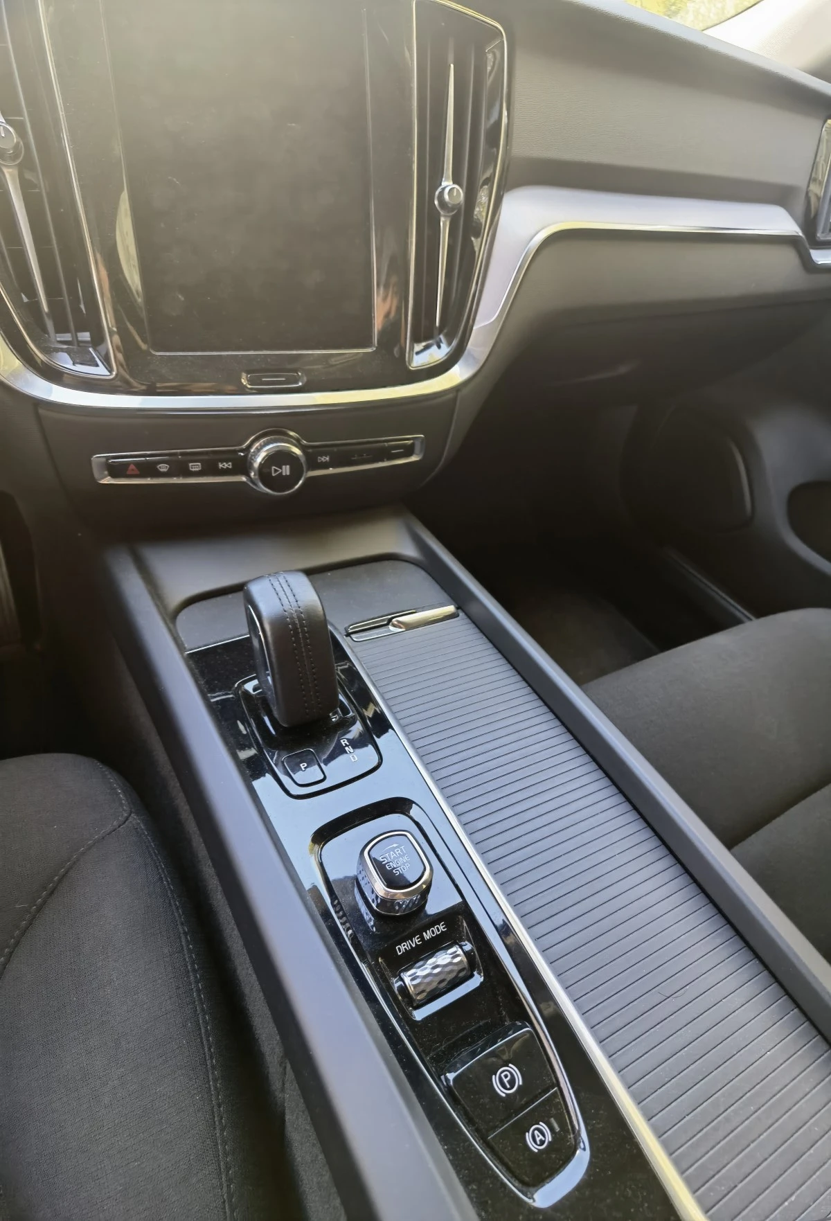 Volvo V60 Cross Country B4, снимка 8 - Автомобили и джипове - 56004180