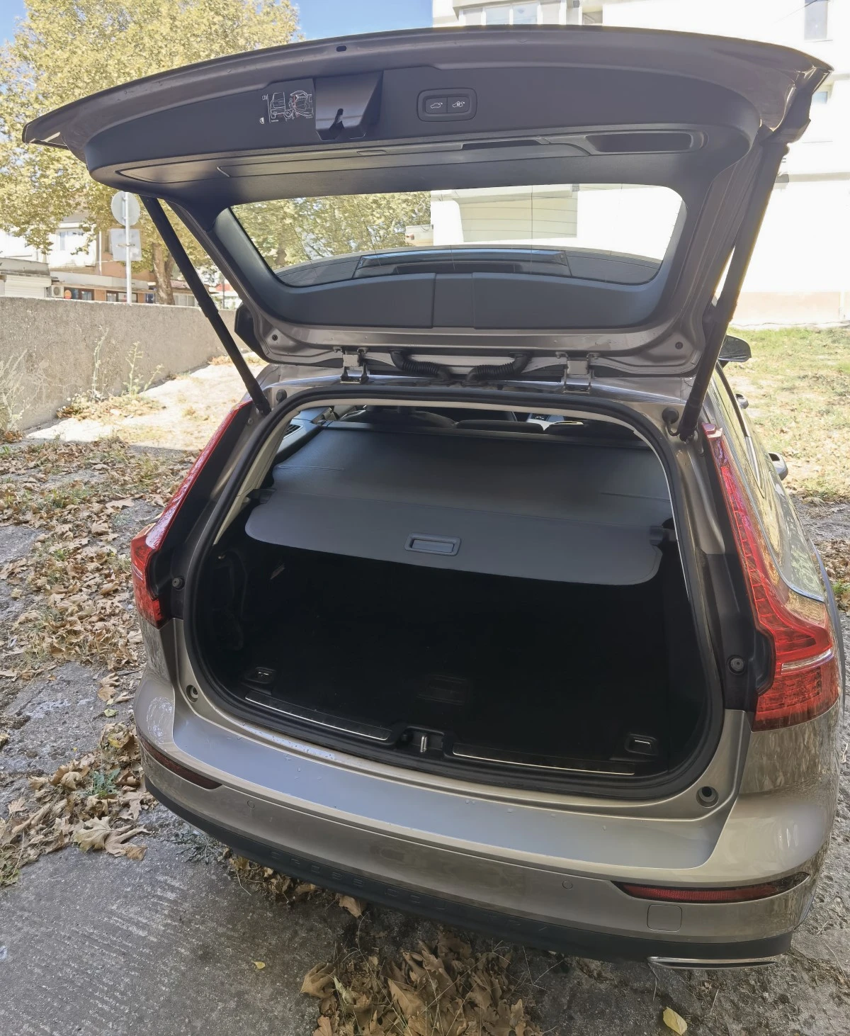 Volvo V60 Cross Country B4, снимка 12 - Автомобили и джипове - 56004180