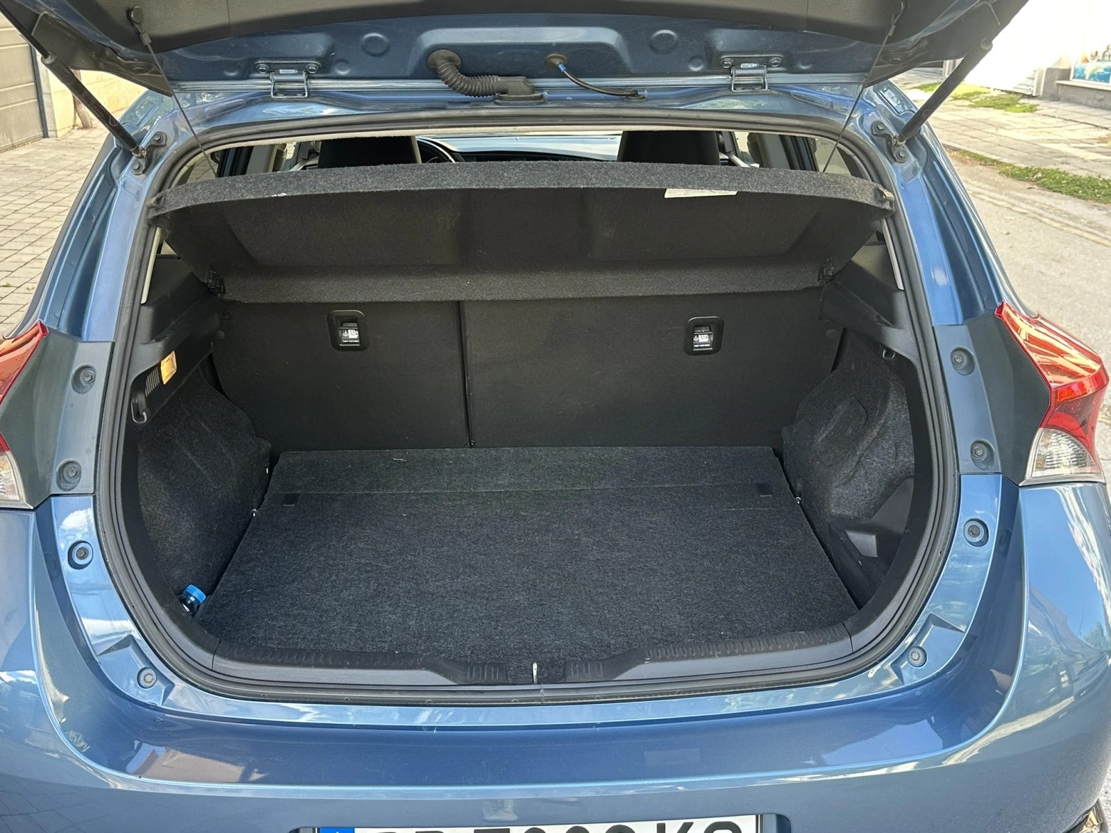 Toyota Auris, снимка 7 - Автомобили и джипове - 56269626