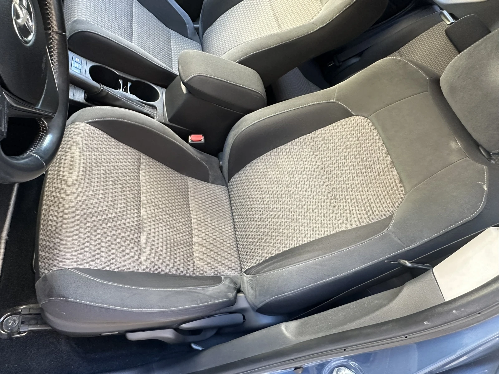 Toyota Auris, снимка 12 - Автомобили и джипове - 56269626