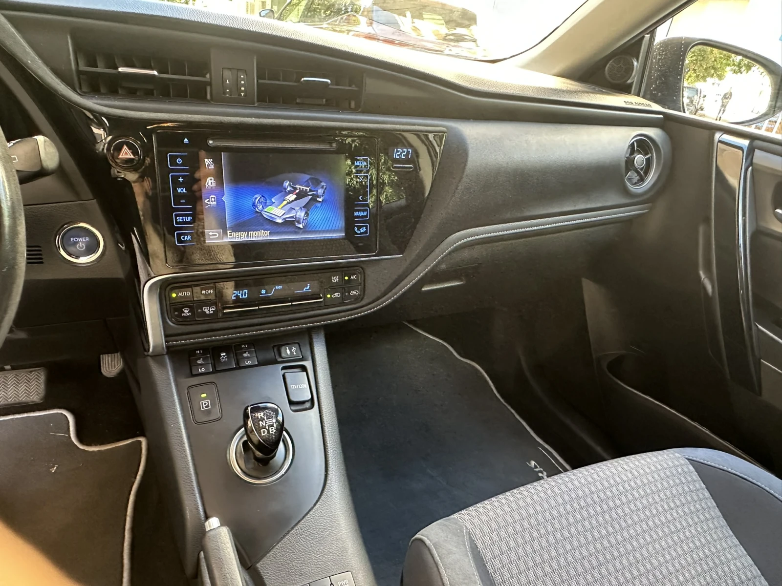 Toyota Auris, снимка 9 - Автомобили и джипове - 56269626