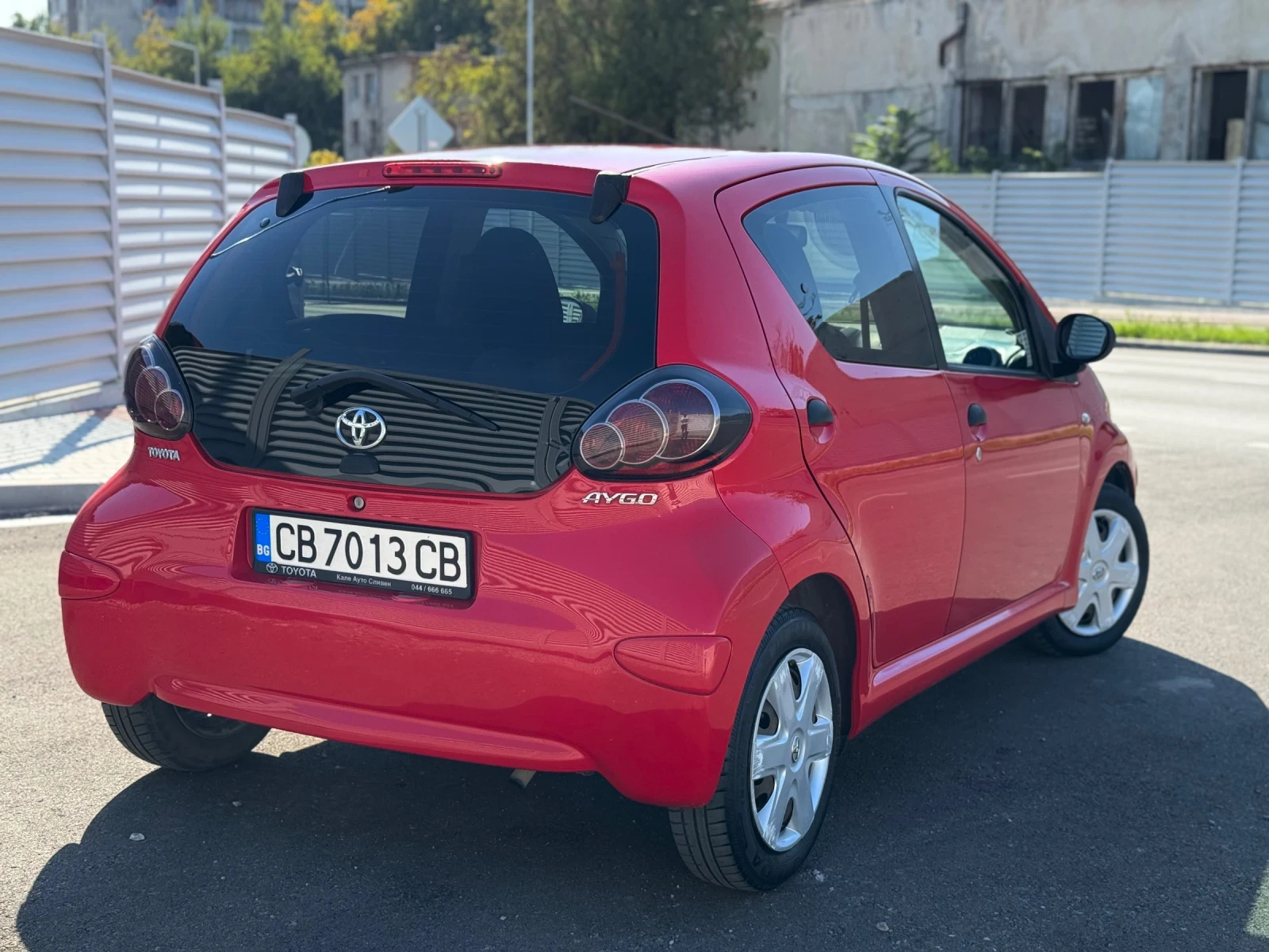 Toyota Aygo 1.0 VVT-i, снимка 2 - Автомобили и джипове - 56660784