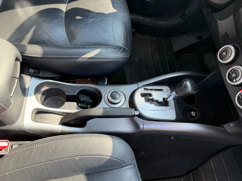 Mitsubishi Outlander 2.4i_4x4_7m, снимка 14 - Автомобили и джипове - 51728406
