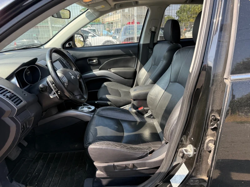 Mitsubishi Outlander 2.4i_4x4_7m, снимка 8 - Автомобили и джипове - 51728406