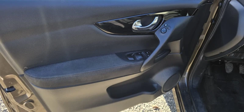 Nissan Qashqai 1.2, снимка 10 - Автомобили и джипове - 52449605