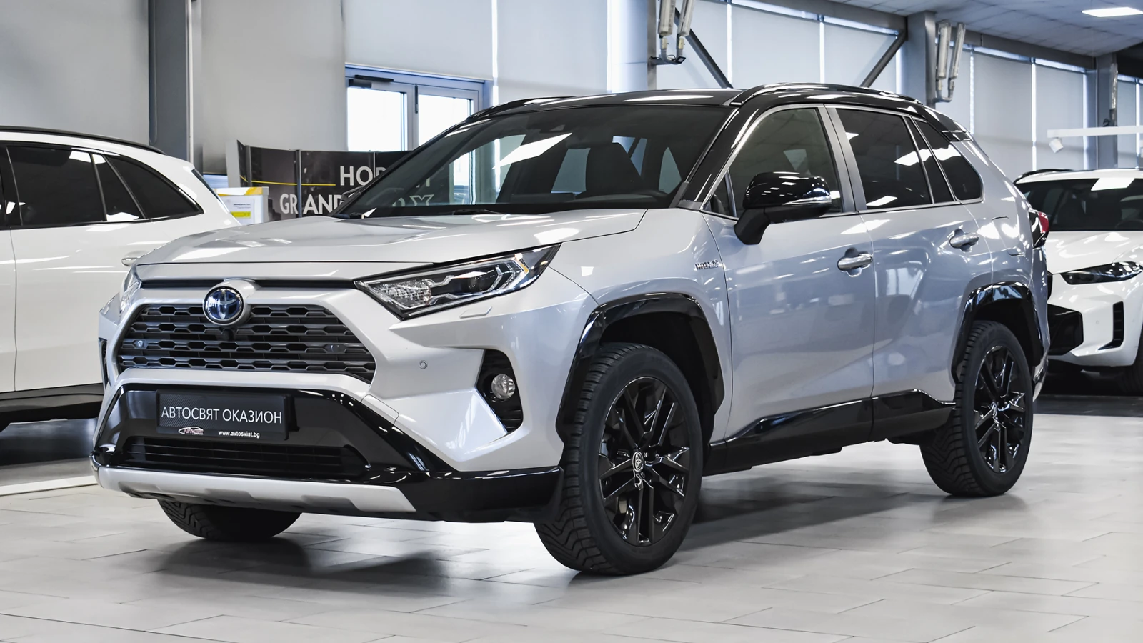 Toyota Rav4 2.5 Hybrid Luxury Automatic - изображение 4