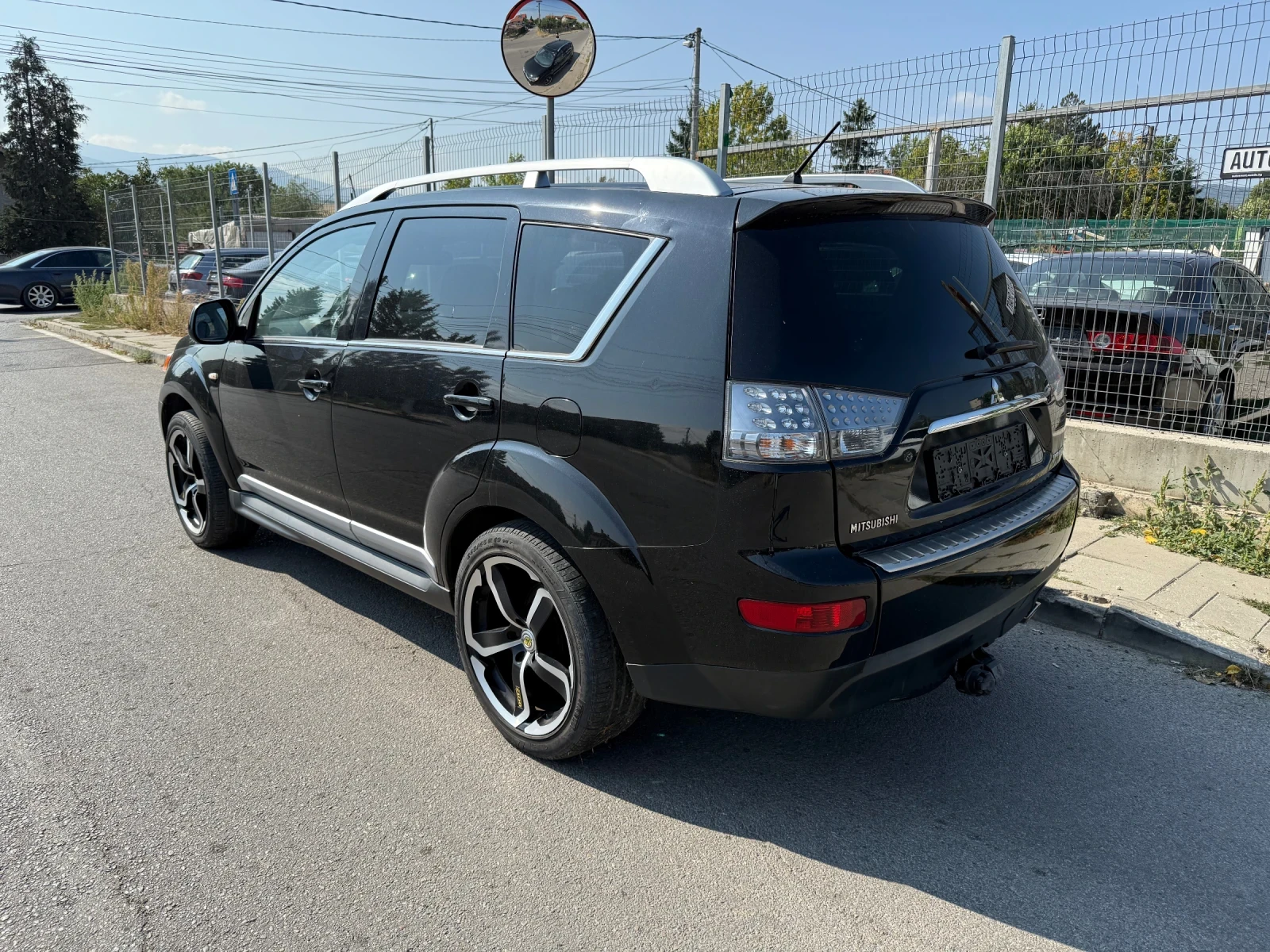 Mitsubishi Outlander 2.4i_4x4_7m - изображение 5