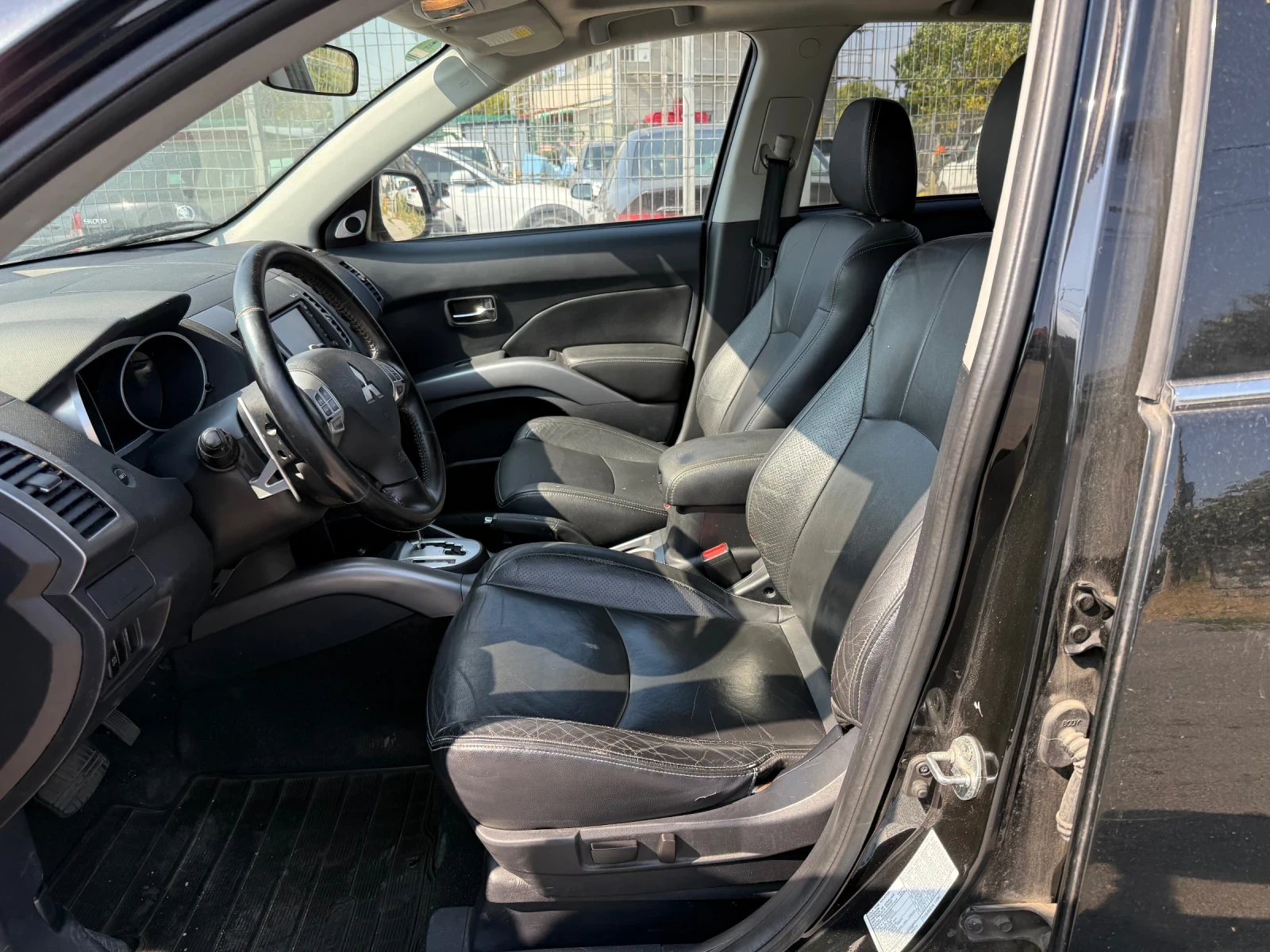 Mitsubishi Outlander 2.4i_4x4_7m - изображение 8