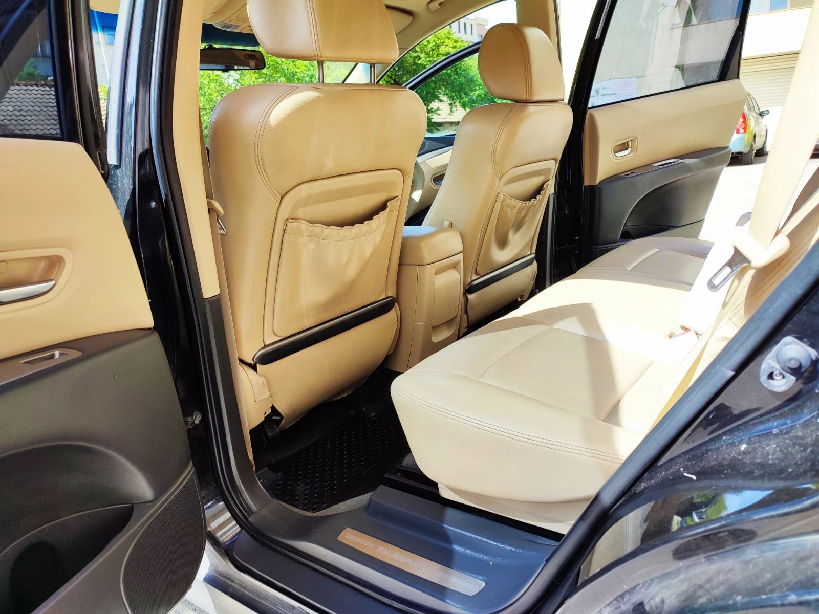 Subaru B10 Tribeka 3.6R SWISS, снимка 11 - Автомобили и джипове - 53734391