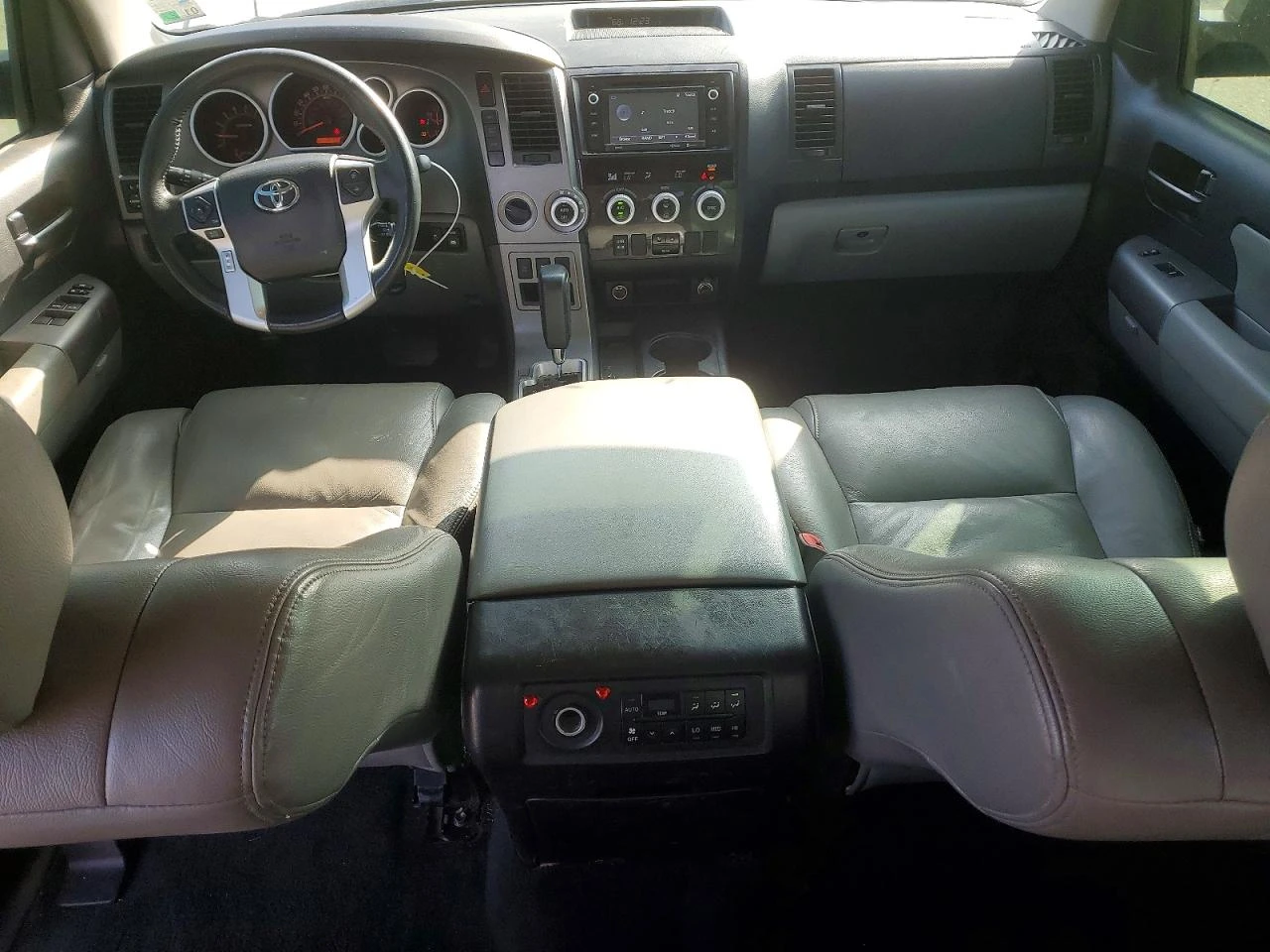 Toyota Sequoia 5.7* SR5* 4Х4 - изображение 7