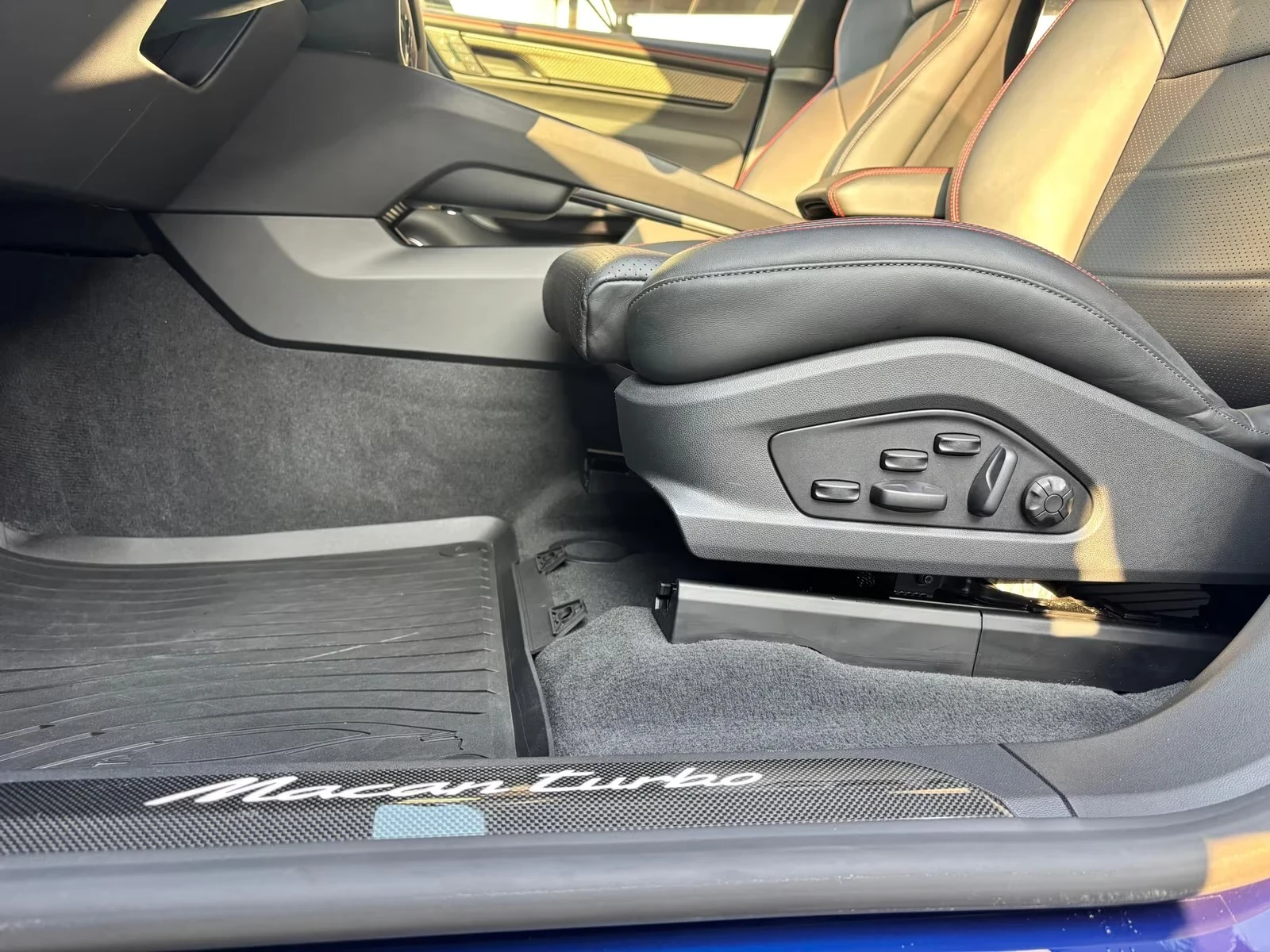 Porsche Macan Turbo DISTR AIR Matrix PPF 360 Burmester PANO W/P+, снимка 12 - Автомобили и джипове - 54382350