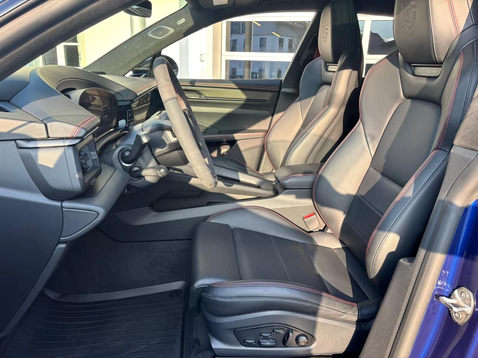 Porsche Macan Turbo DISTR AIR Matrix PPF 360 Burmester PANO W/P+, снимка 7 - Автомобили и джипове - 54382350