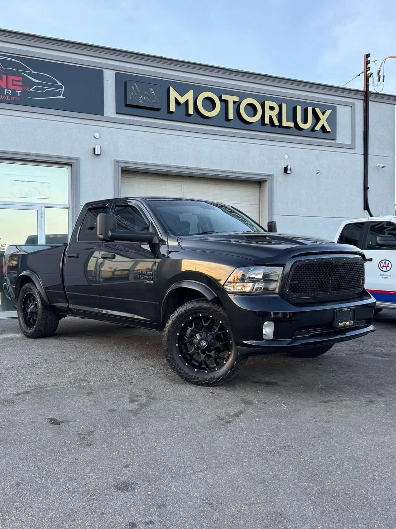 Dodge RAM 1500 * Express 4x4 Quad Cab 6'4 Box * CARFAX * ���� | Mobile.bg � ����������� 2