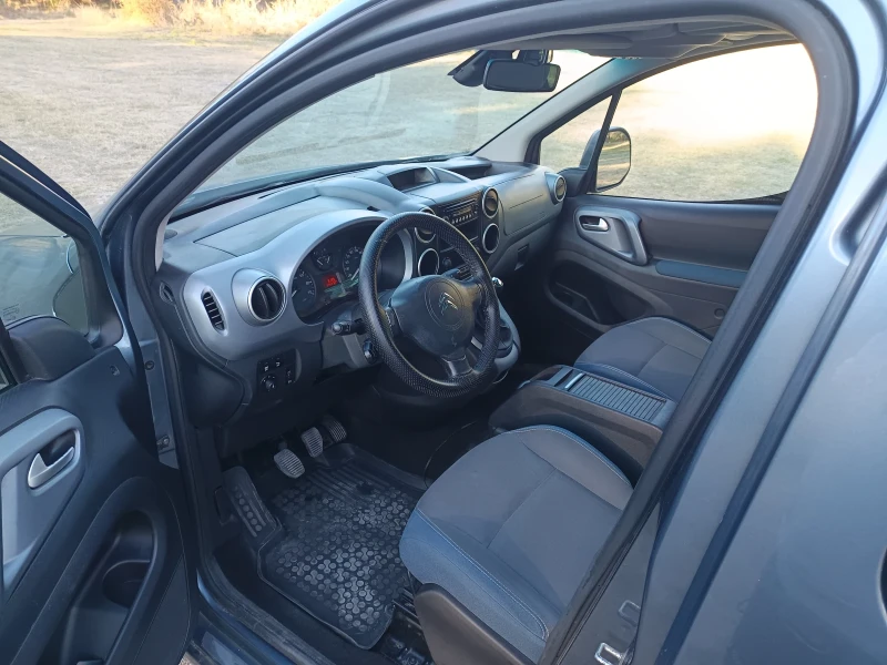 Citroen Berlingo 1.6 HDI Full PACK Panorama, снимка 8 - Автомобили и джипове - 47738930