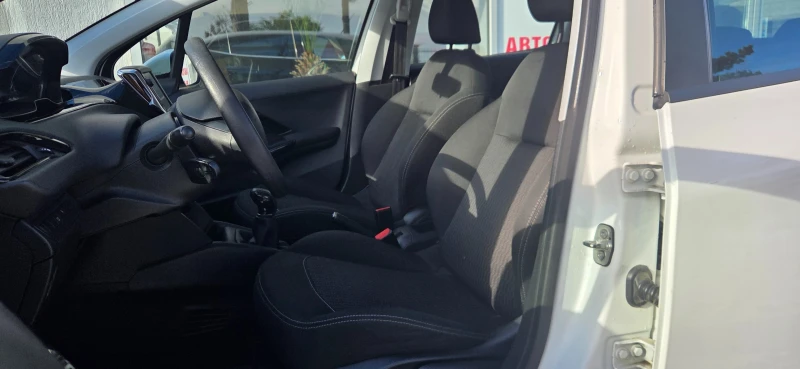 Peugeot 208 66734км., снимка 9 - Автомобили и джипове - 53556641