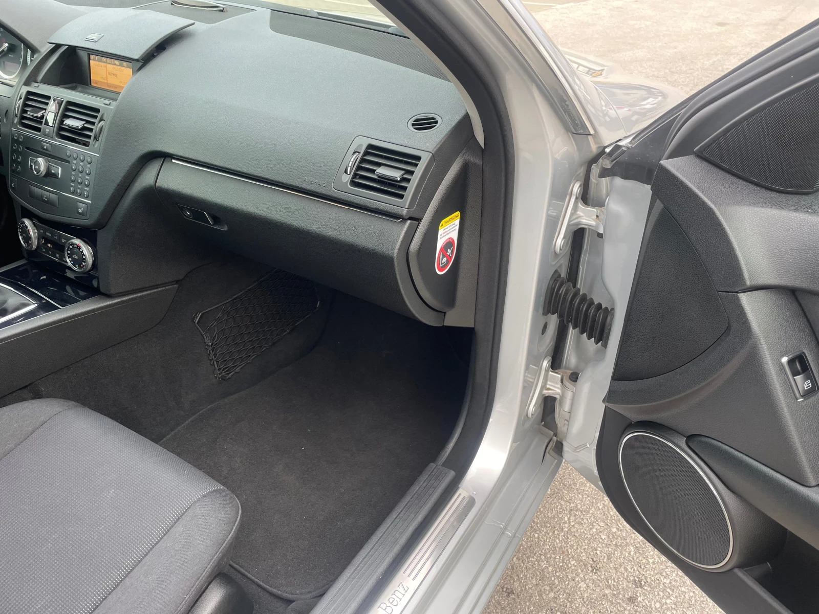 Mercedes-Benz C 180 Kompressor 6ск./Подгрев/Нави/Реален пробег | Mobile.bg — изображение 16
