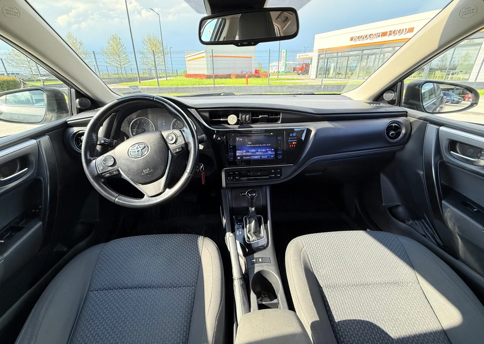 Toyota Corolla 1.8 CVT - изображение 9