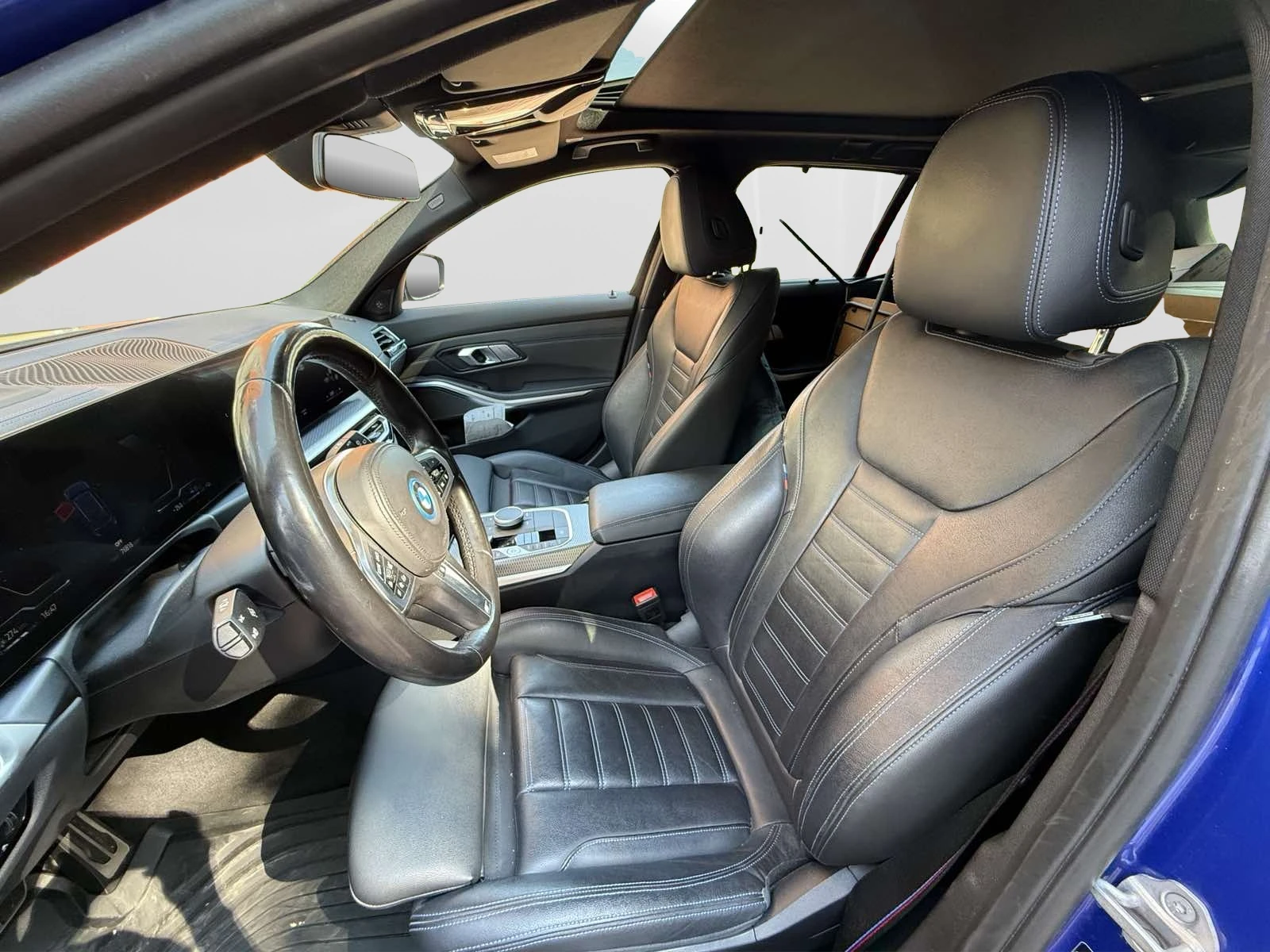 BMW 330 e xDrive Touring, снимка 8 - Автомобили и джипове - 51357348