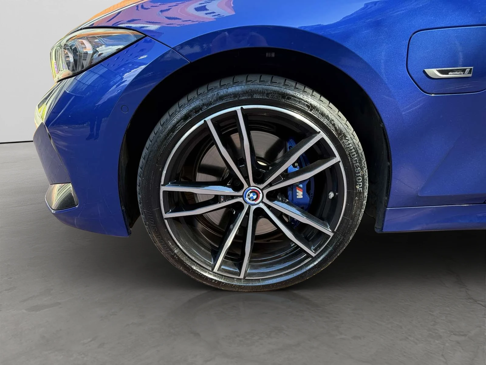 BMW 330 e xDrive Touring, снимка 10 - Автомобили и джипове - 51357348