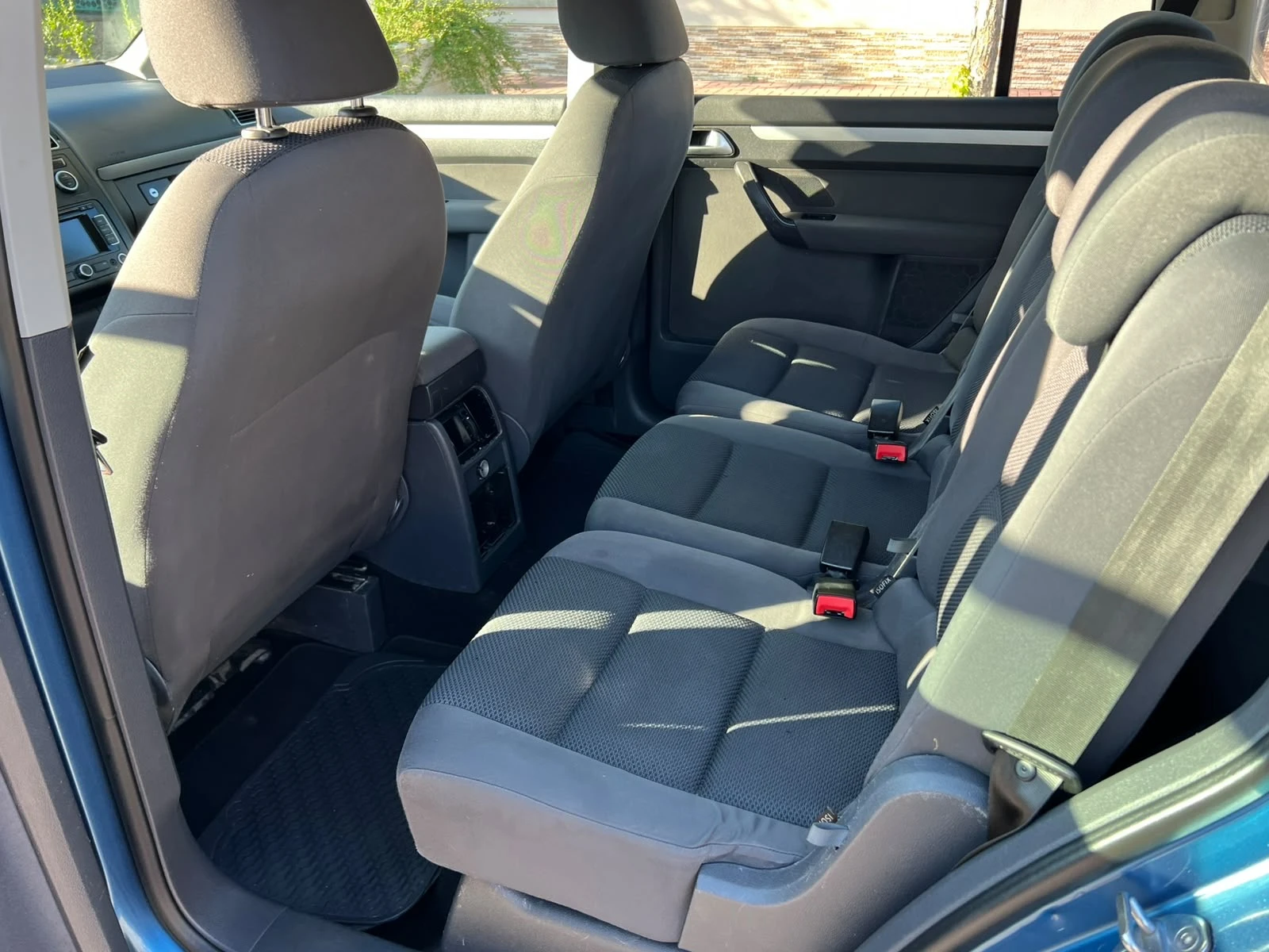 VW Touran НОВ ВНОС 7-Местен клина нави реал км, снимка 13 - Автомобили и джипове - 55668407