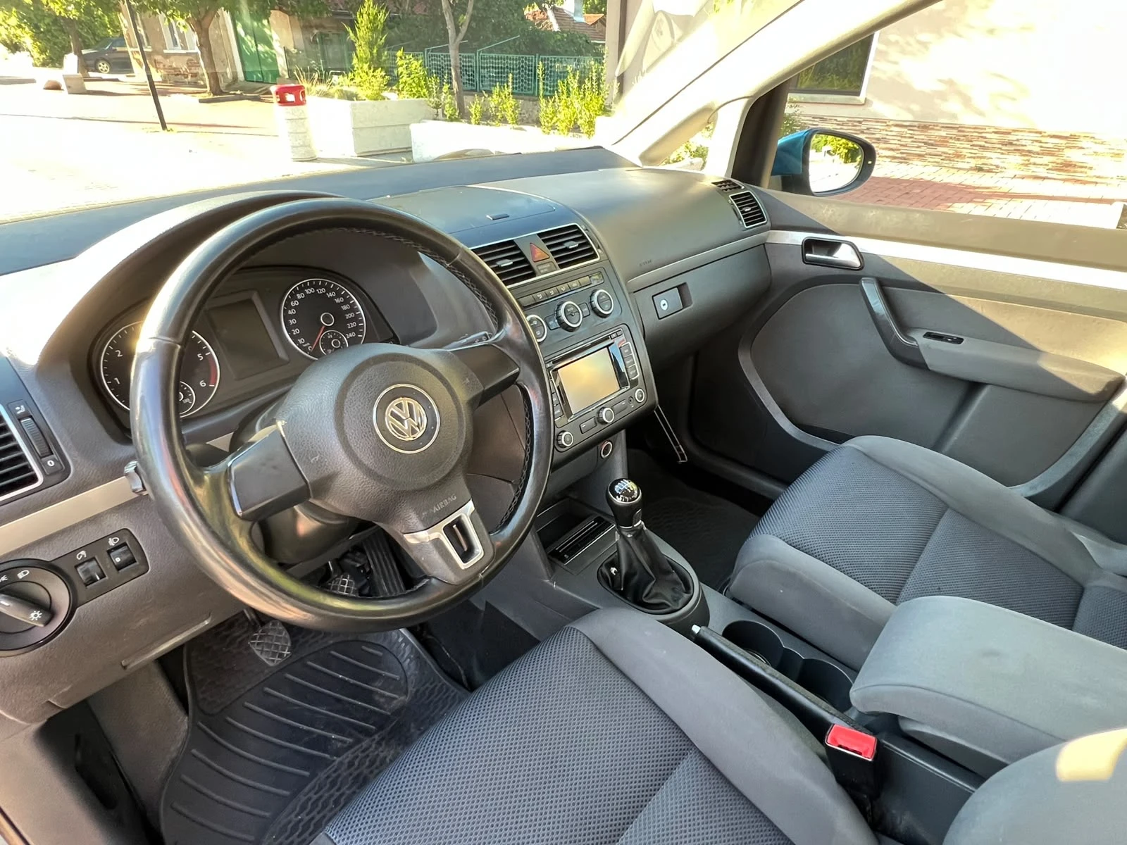 VW Touran НОВ ВНОС 7-Местен клина нави реал км, снимка 9 - Автомобили и джипове - 55668407