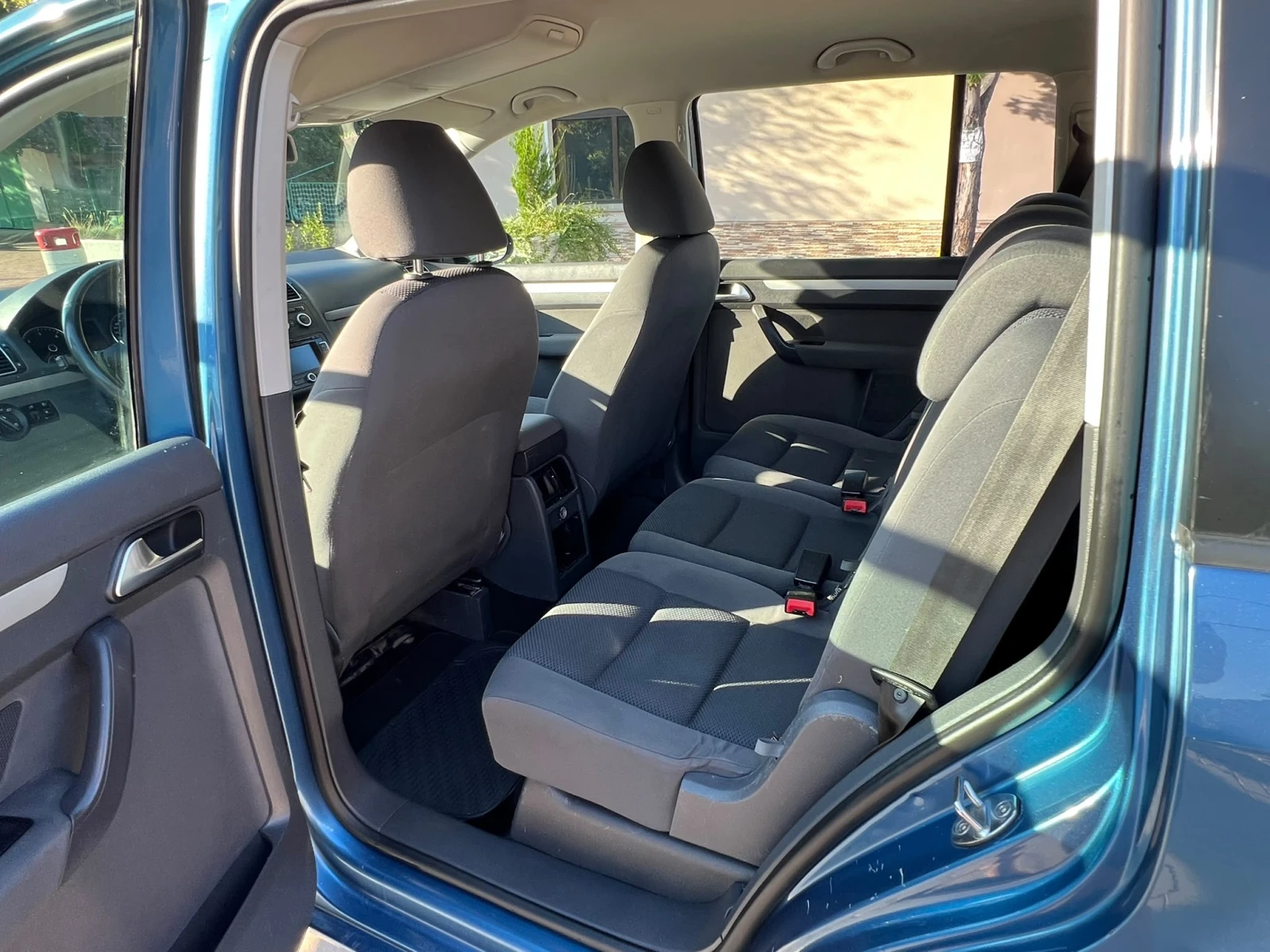 VW Touran НОВ ВНОС 7-Местен клина нави реал км, снимка 11 - Автомобили и джипове - 55668407