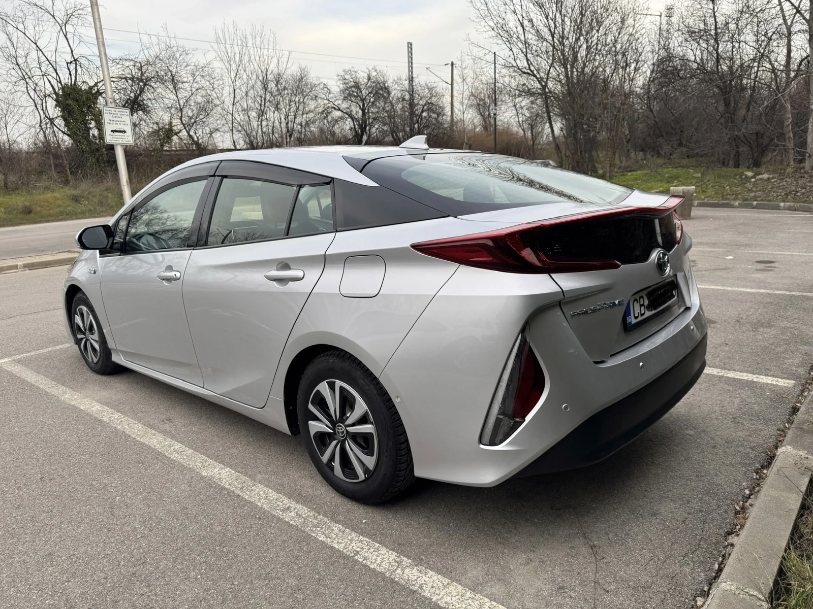 Toyota Prius FACELIFT 1.8 Plug in Hybrid, снимка 4 - Автомобили и джипове - 53825361