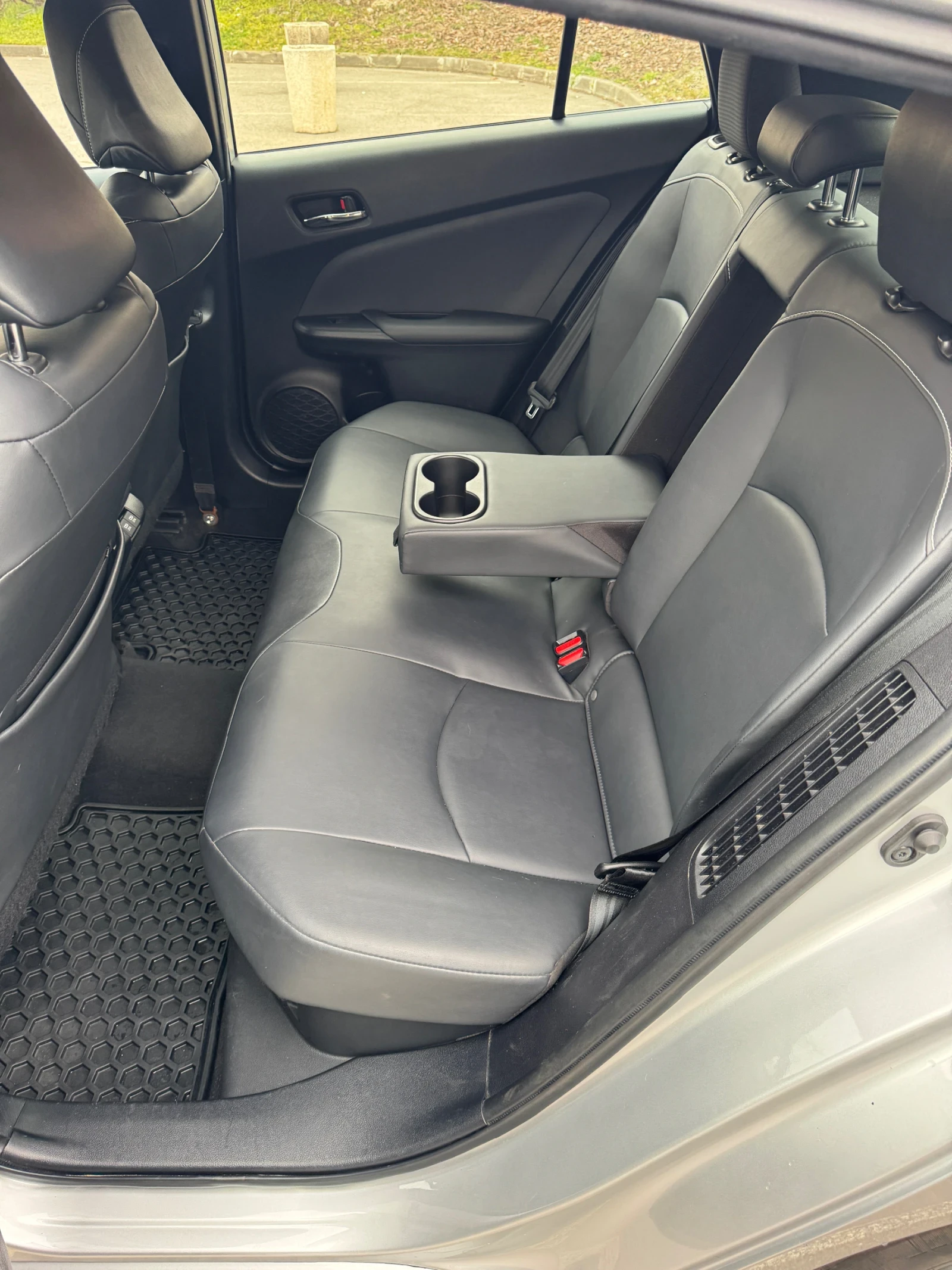 Toyota Prius FACELIFT 1.8 Plug in Hybrid, снимка 15 - Автомобили и джипове - 53825361