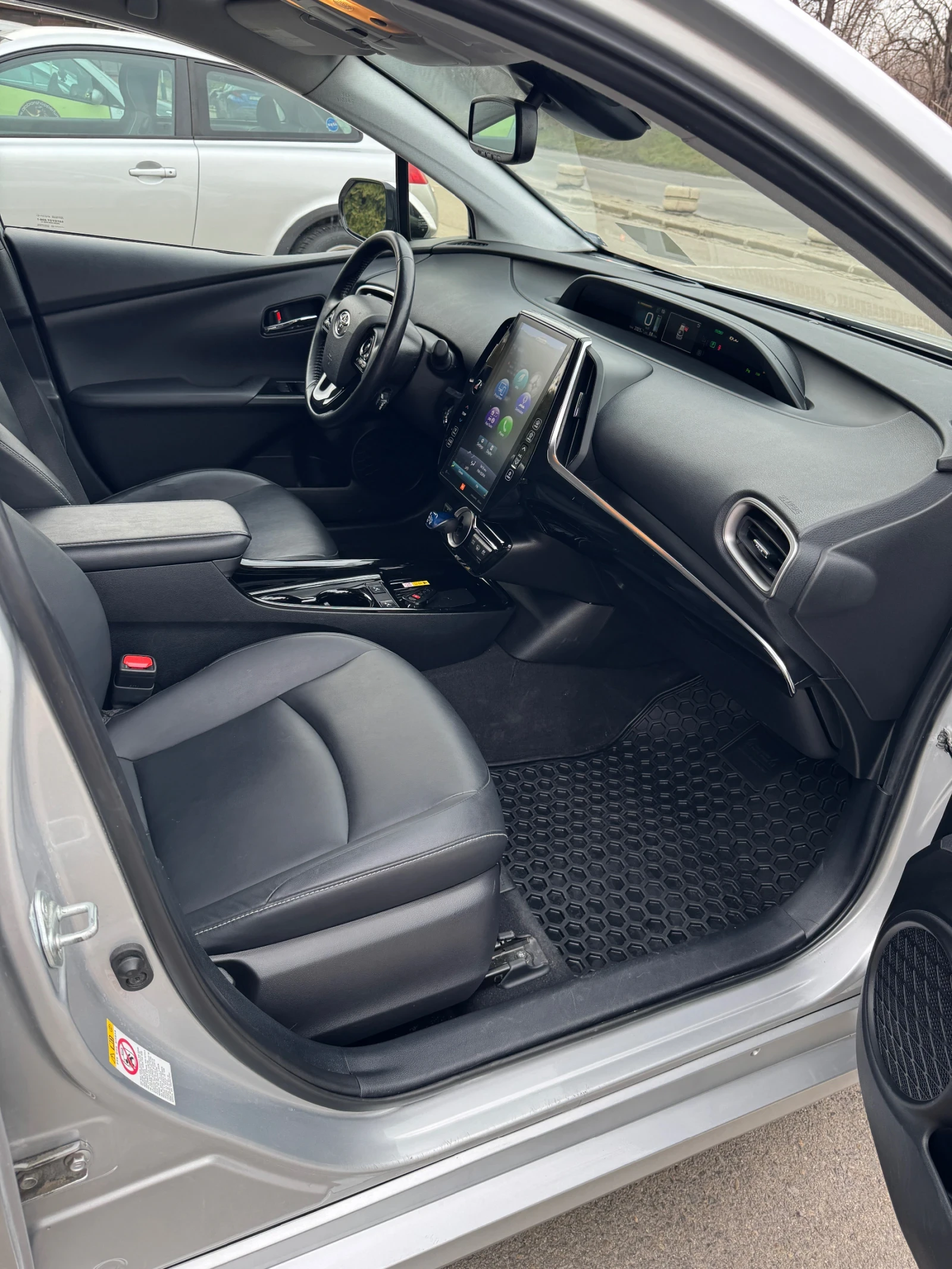 Toyota Prius FACELIFT 1.8 Plug in Hybrid, снимка 14 - Автомобили и джипове - 53825361