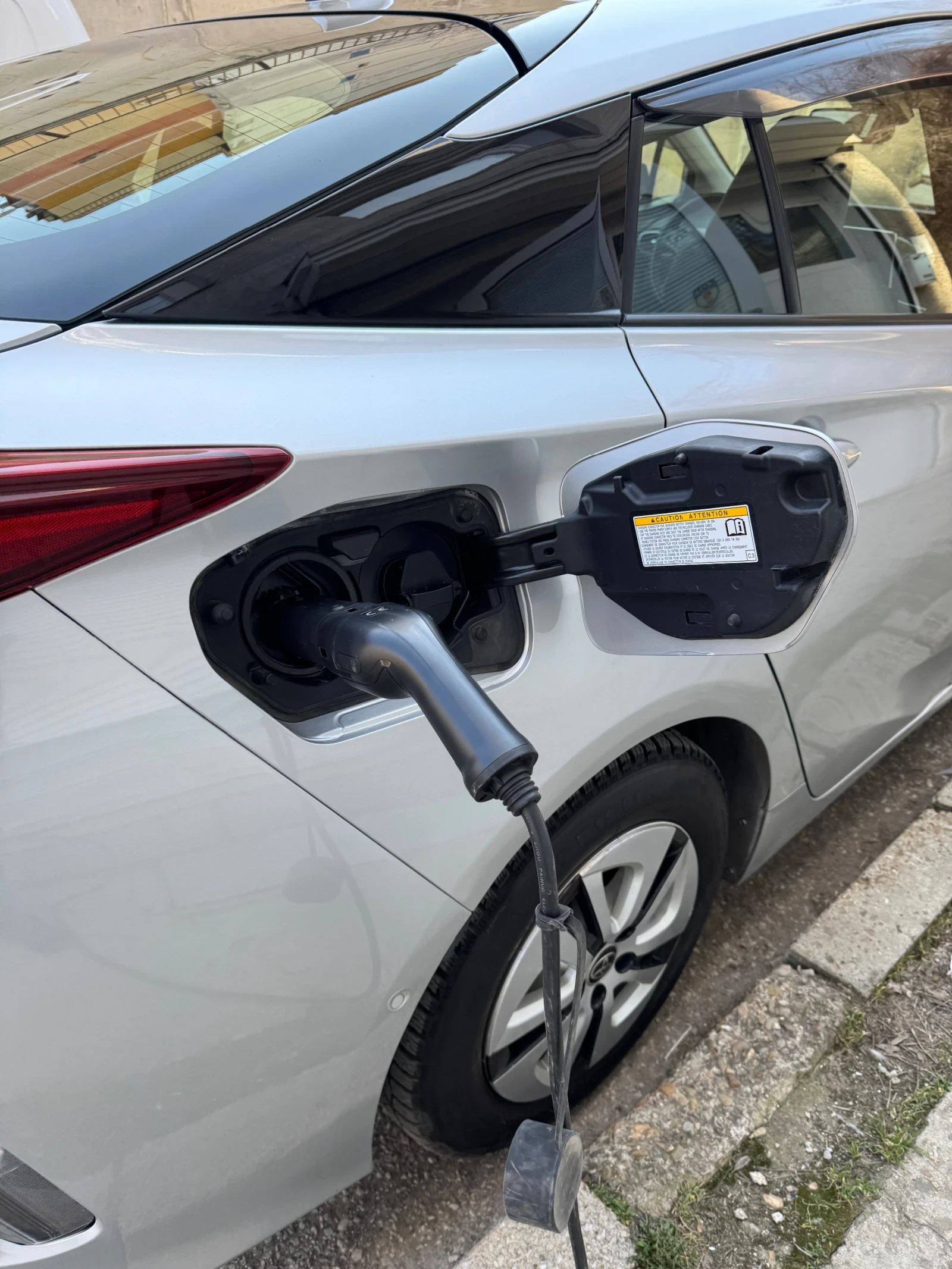 Toyota Prius FACELIFT 1.8 Plug in Hybrid, снимка 17 - Автомобили и джипове - 53825361