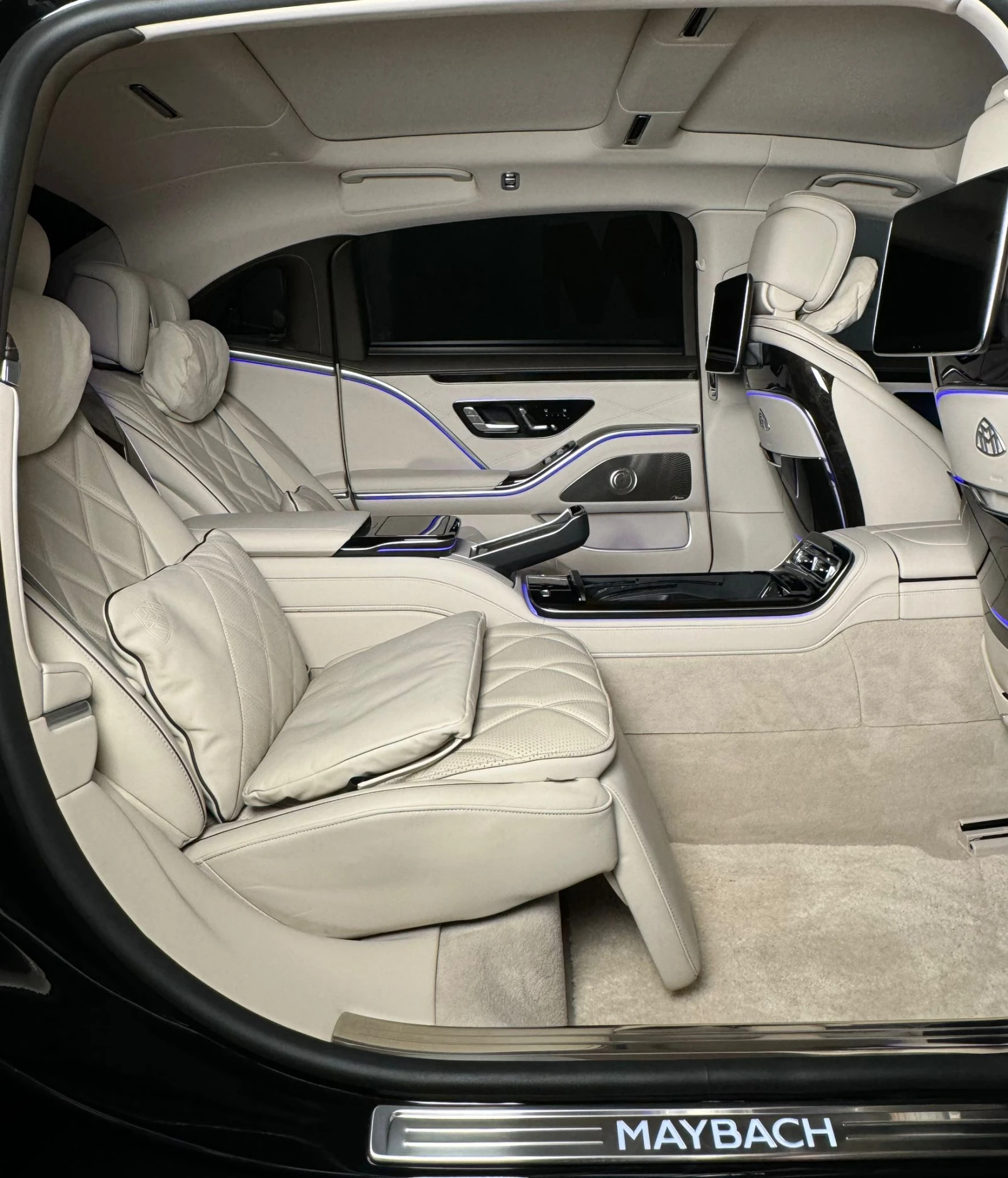 Mercedes-Benz S 680 Maybach* 4Matic* ChauffeurPack* TV* HuD* Burmester, снимка 10 - Автомобили и джипове - 54404747