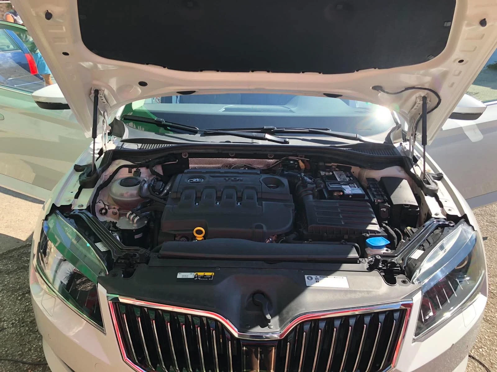 Skoda Superb Laurin&Klement, снимка 8 - Автомобили и джипове - 54743319