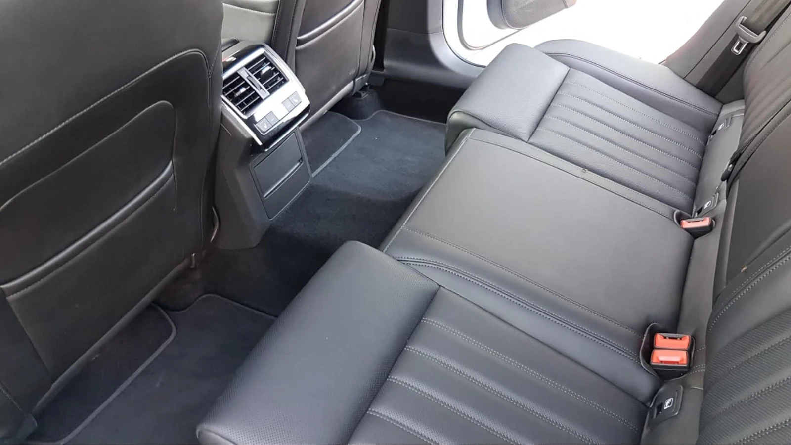 Skoda Superb Laurin&Klement, снимка 13 - Автомобили и джипове - 54743319
