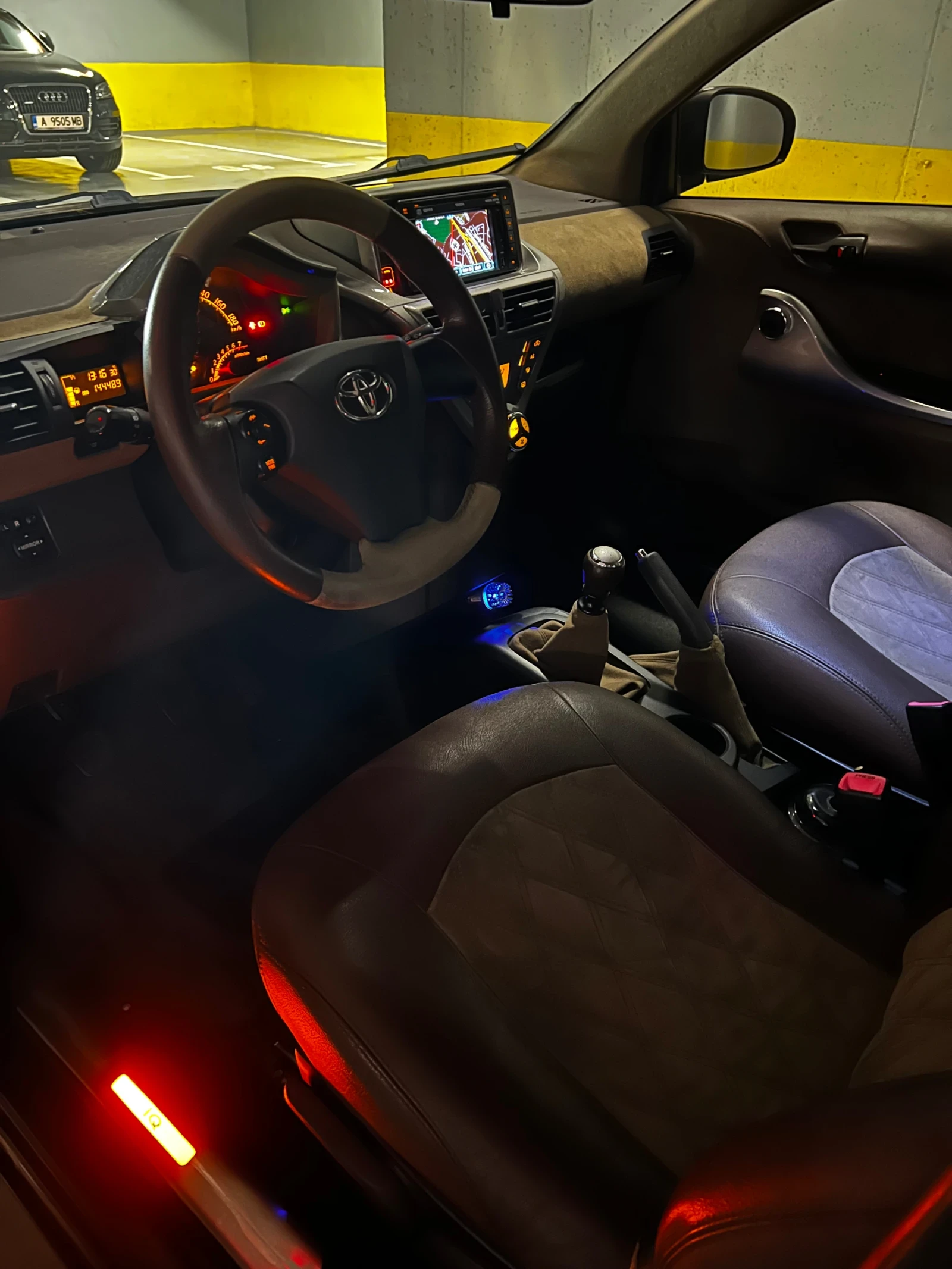 Toyota IQ, снимка 8 - Автомобили и джипове - 54784401