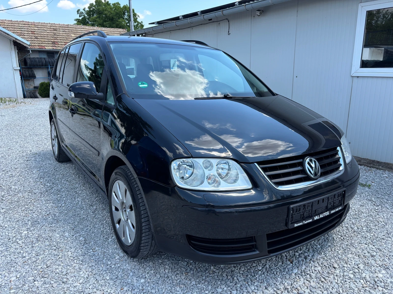 VW Touran 1.9ТDI 105 кс 6 Скорости NAVI Възможен бартер, снимка 2 - Автомобили и джипове - 55046632