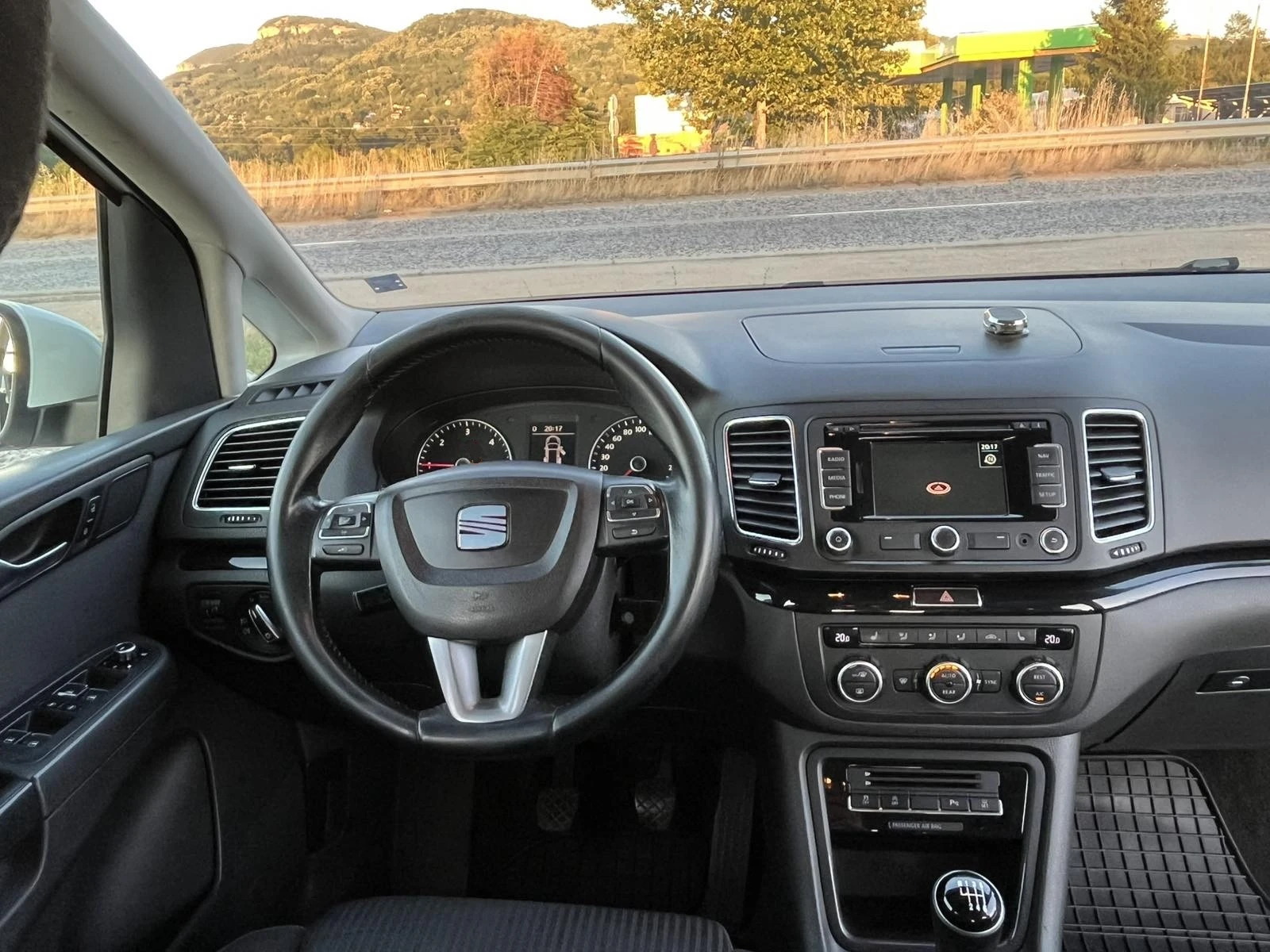 Seat Alhambra FACE 2.0 COMMON RAIL 140кс 7 МЕСТА ОБСЛУЖЕНА , снимка 13 - Автомобили и джипове - 55513805