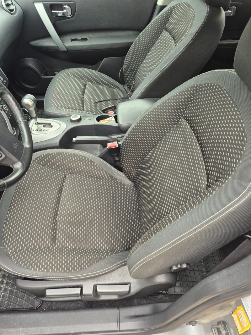Nissan Qashqai 2.0, снимка 9 - Автомобили и джипове - 52636078
