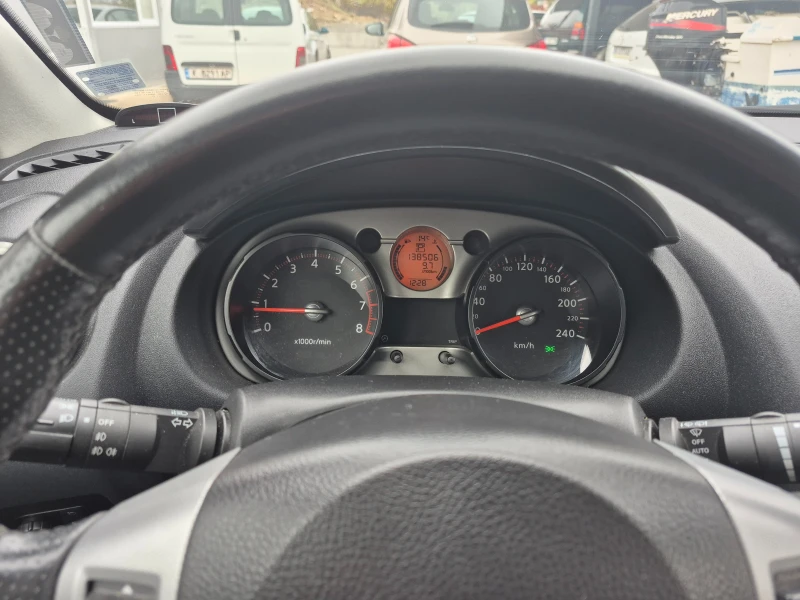 Nissan Qashqai 2.0, снимка 8 - Автомобили и джипове - 52636078
