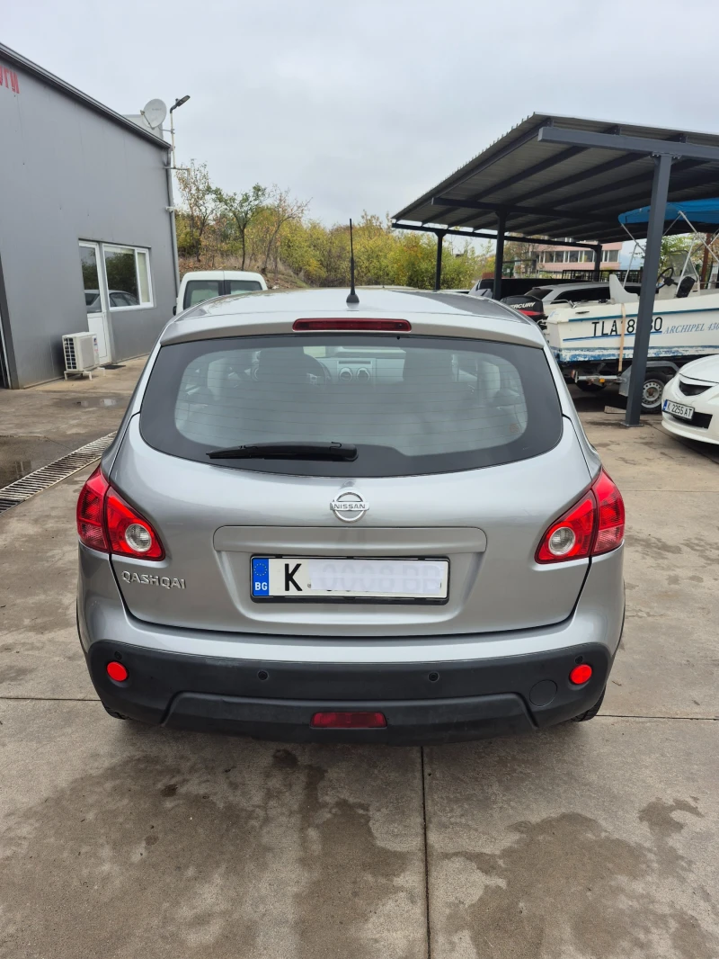 Nissan Qashqai 2.0, снимка 4 - Автомобили и джипове - 52636078