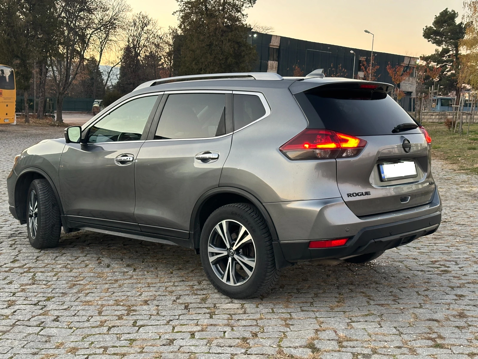 Nissan Rogue X-TRAIL SV 4X4   ГАЗ и много екстри - изображение 5