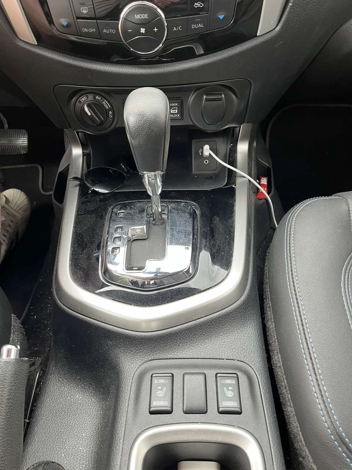 Nissan Navara, снимка 9 - Автомобили и джипове - 54790835