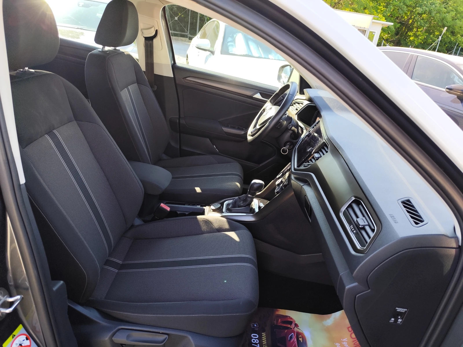 VW T-Roc 2.0TDi* DSG* 4X4* LED* NAVI* APP* EURO6B* , снимка 12 - Автомобили и джипове - 54889854