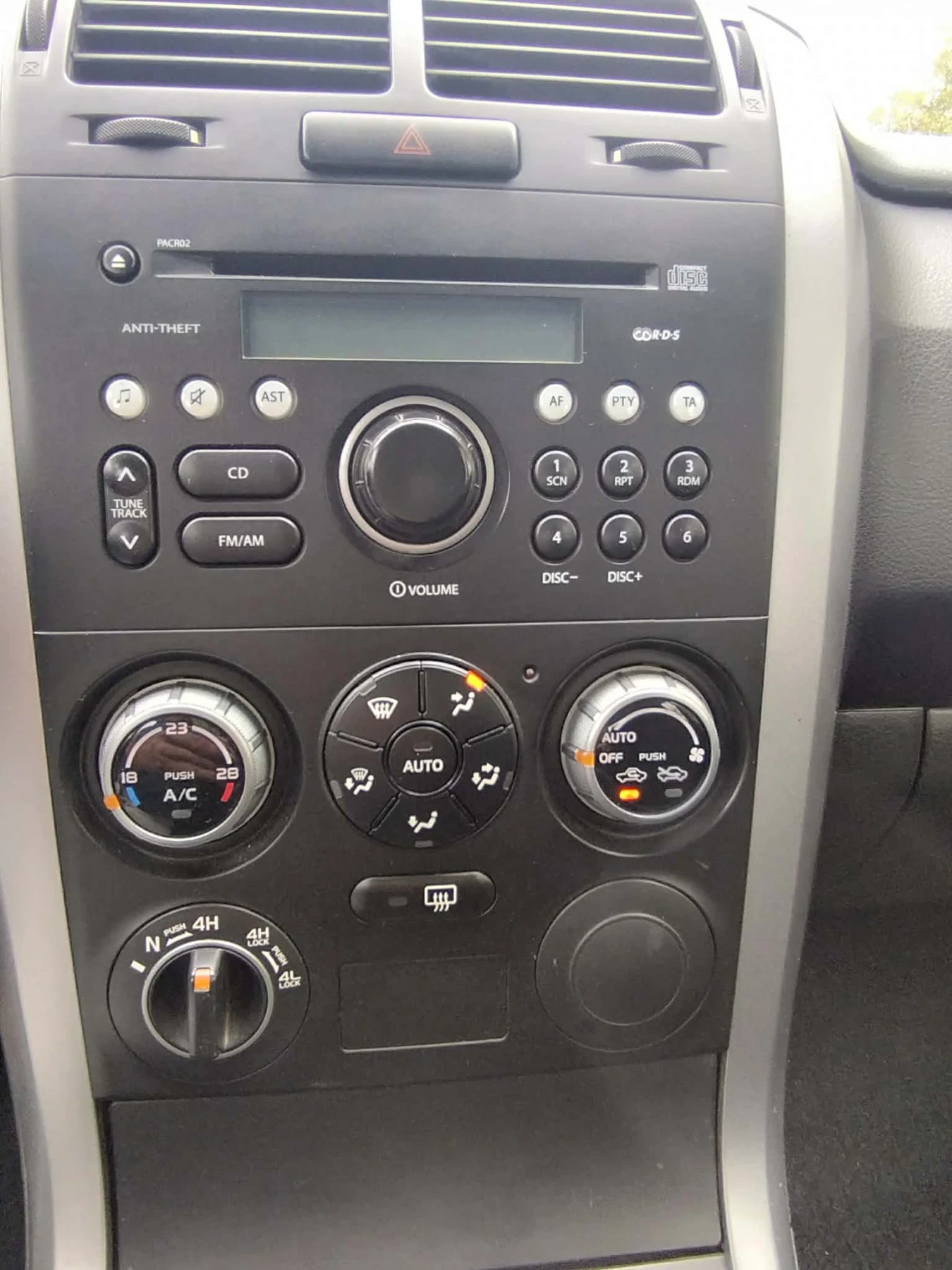 Suzuki Grand vitara 1.9D, снимка 6 - Автомобили и джипове - 55704681