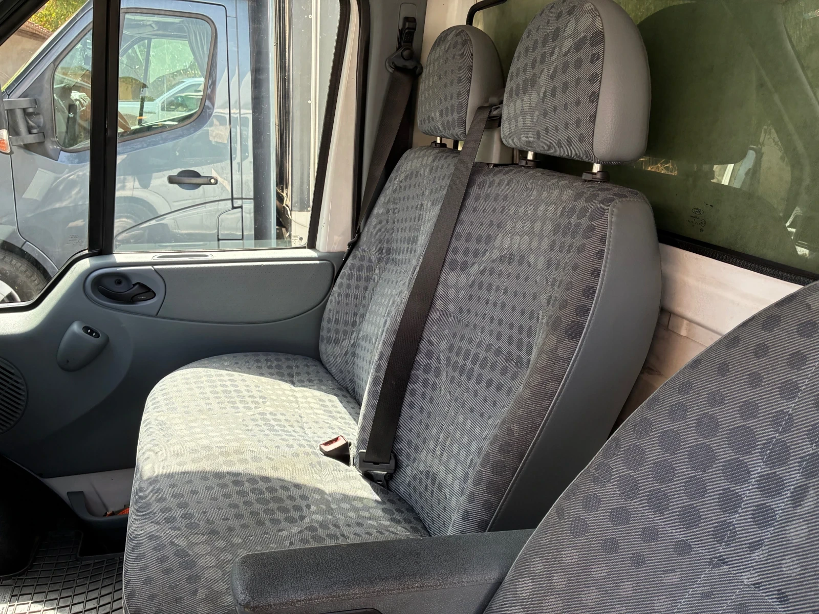 Ford Transit 2.4TDCI T350 климатик!, снимка 13 - Бусове и автобуси - 55860549