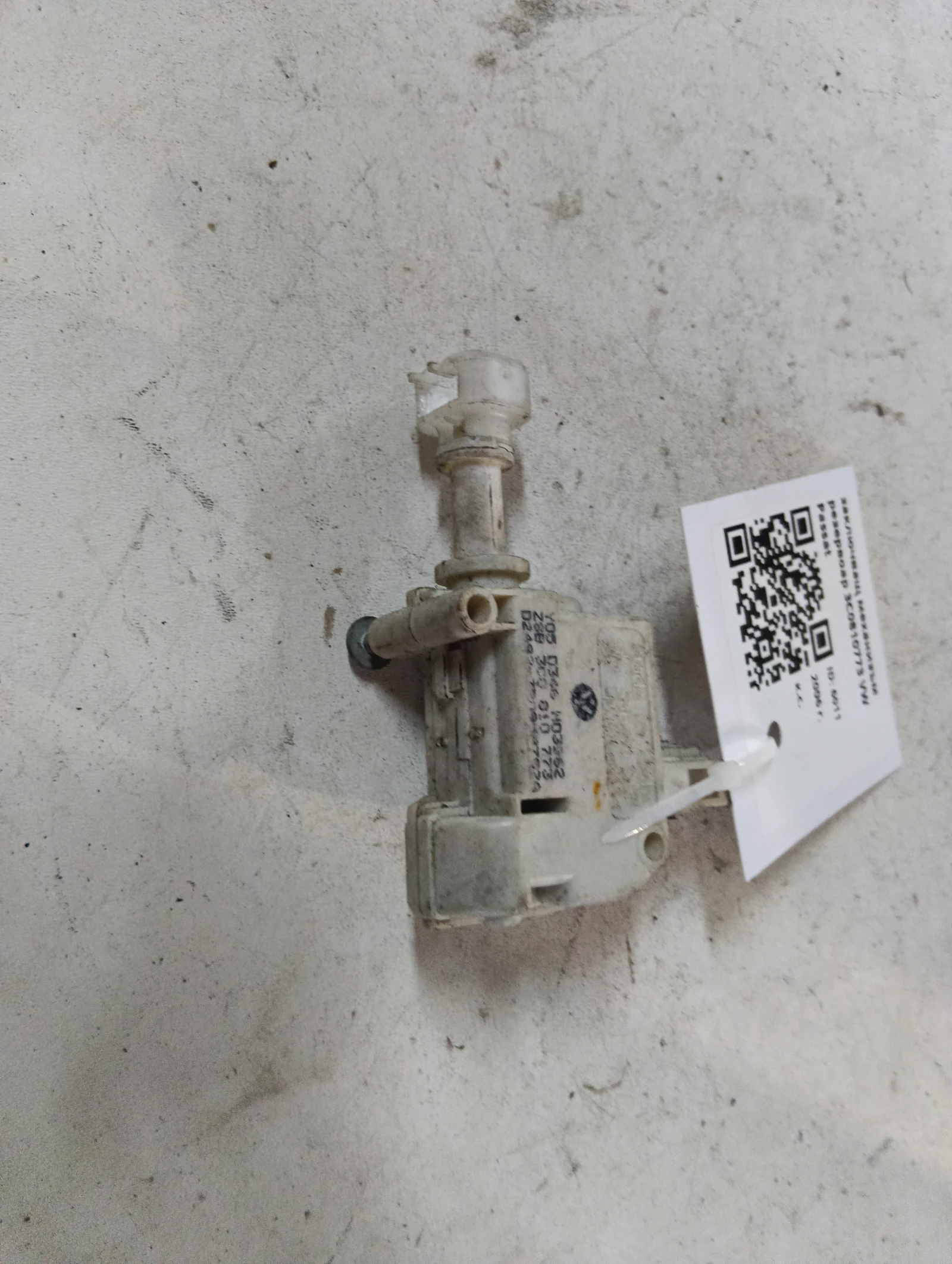 заключващ механизъм резервоар 3C0810773 VW Passat
