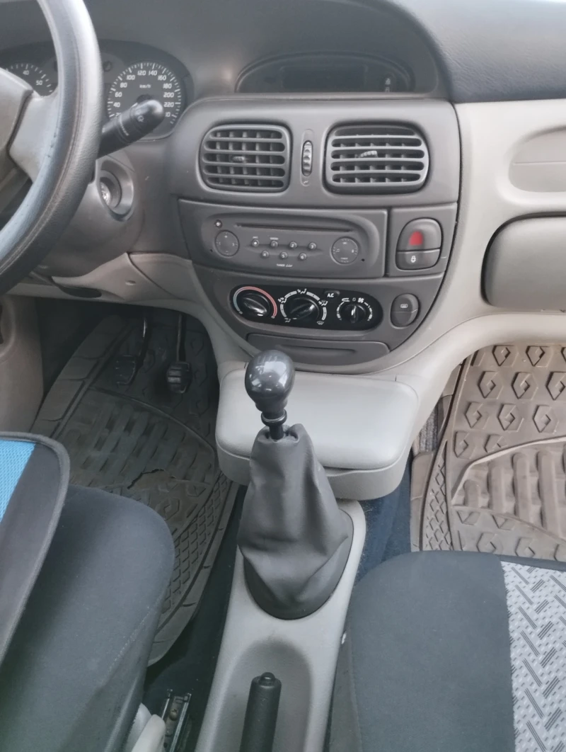 Renault Scenic, снимка 8 - Автомобили и джипове - 48311224