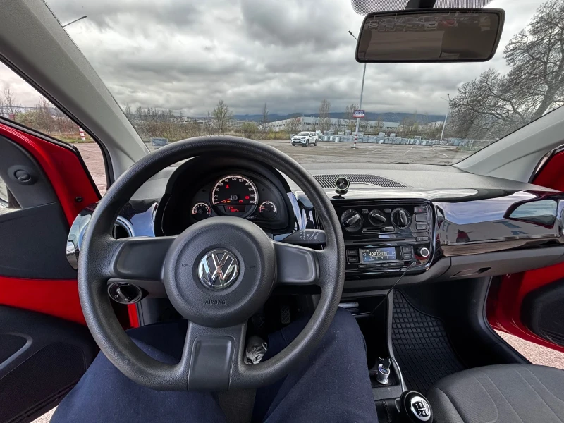 VW Up, снимка 10 - Автомобили и джипове - 52657442