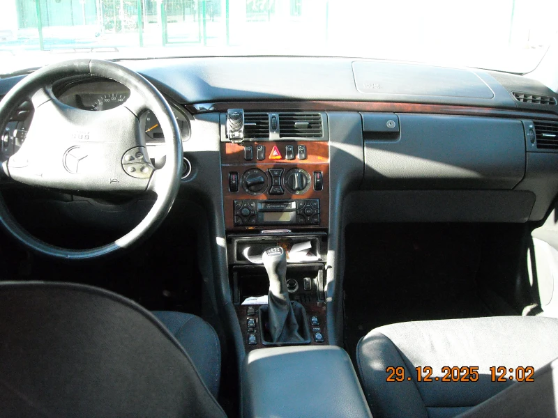 Mercedes-Benz E 220 W210, снимка 11 - Автомобили и джипове - 52928162