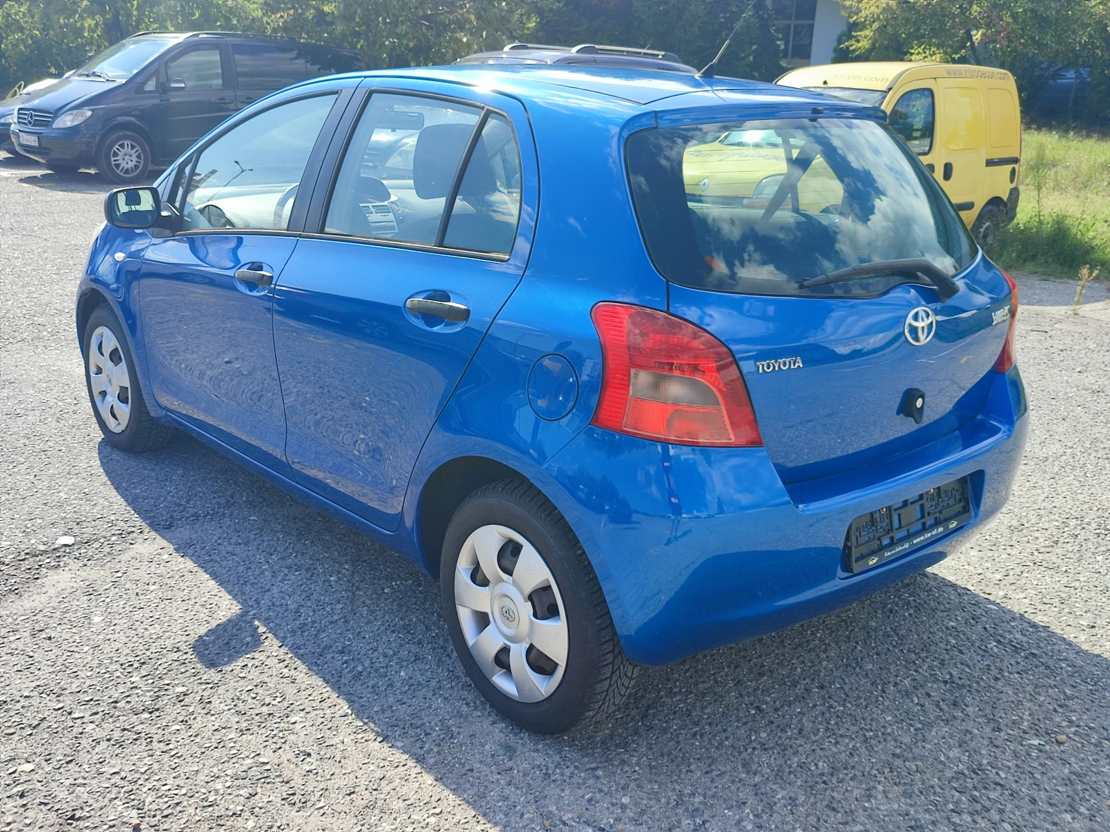 Toyota Yaris 1.3i-87kc-КЛИМАТИК-ЕВРО4 - изображение 6