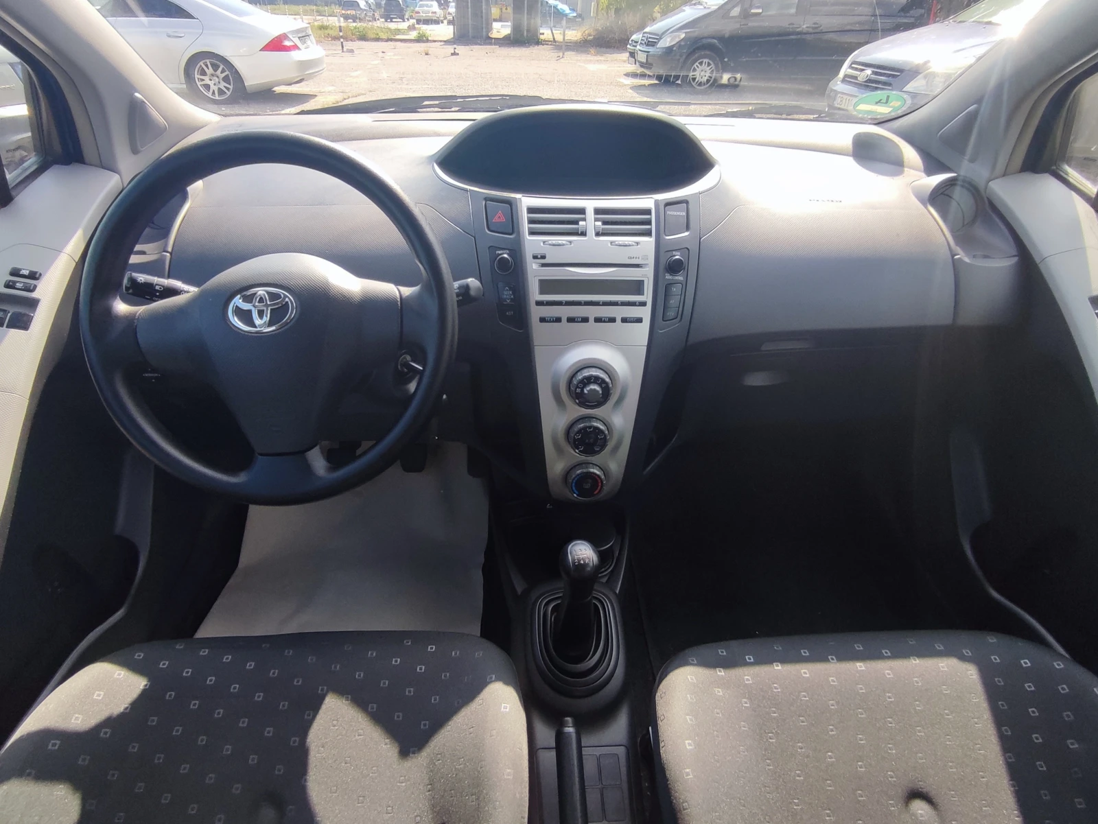 Toyota Yaris 1.3i-87kc-КЛИМАТИК-ЕВРО4 - изображение 10